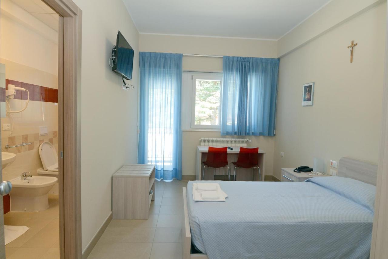 Bed and Breakfast Casa Ospitalità San Giuseppe à LʼAquila Extérieur photo